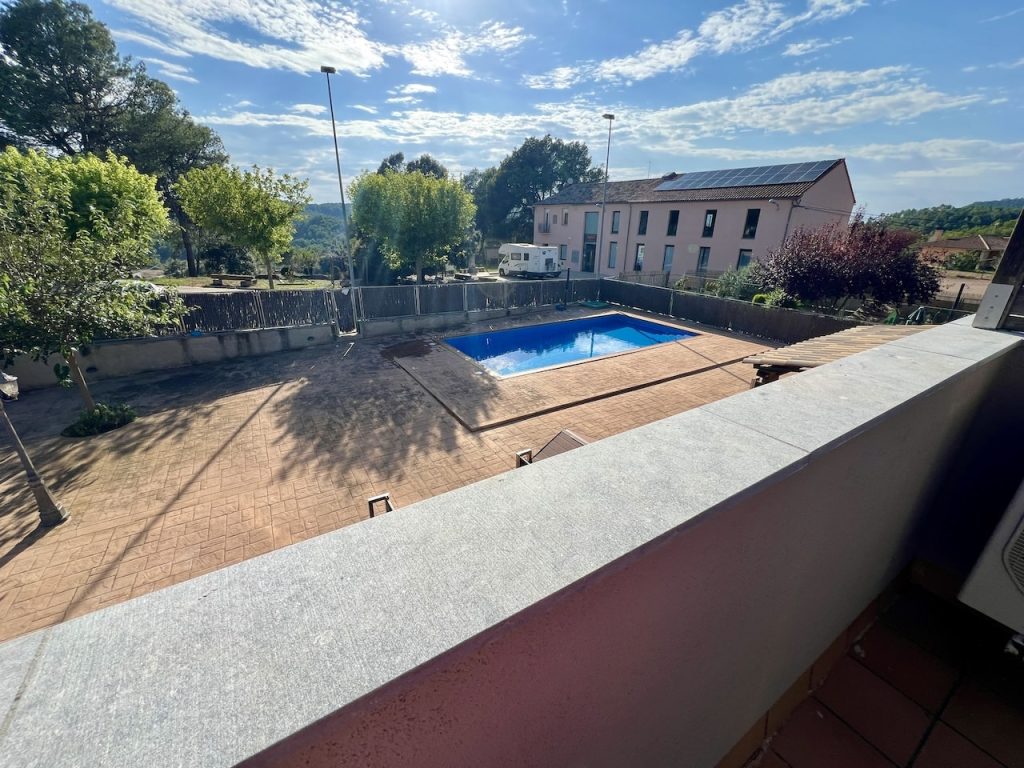 Accés directe al pati i piscina